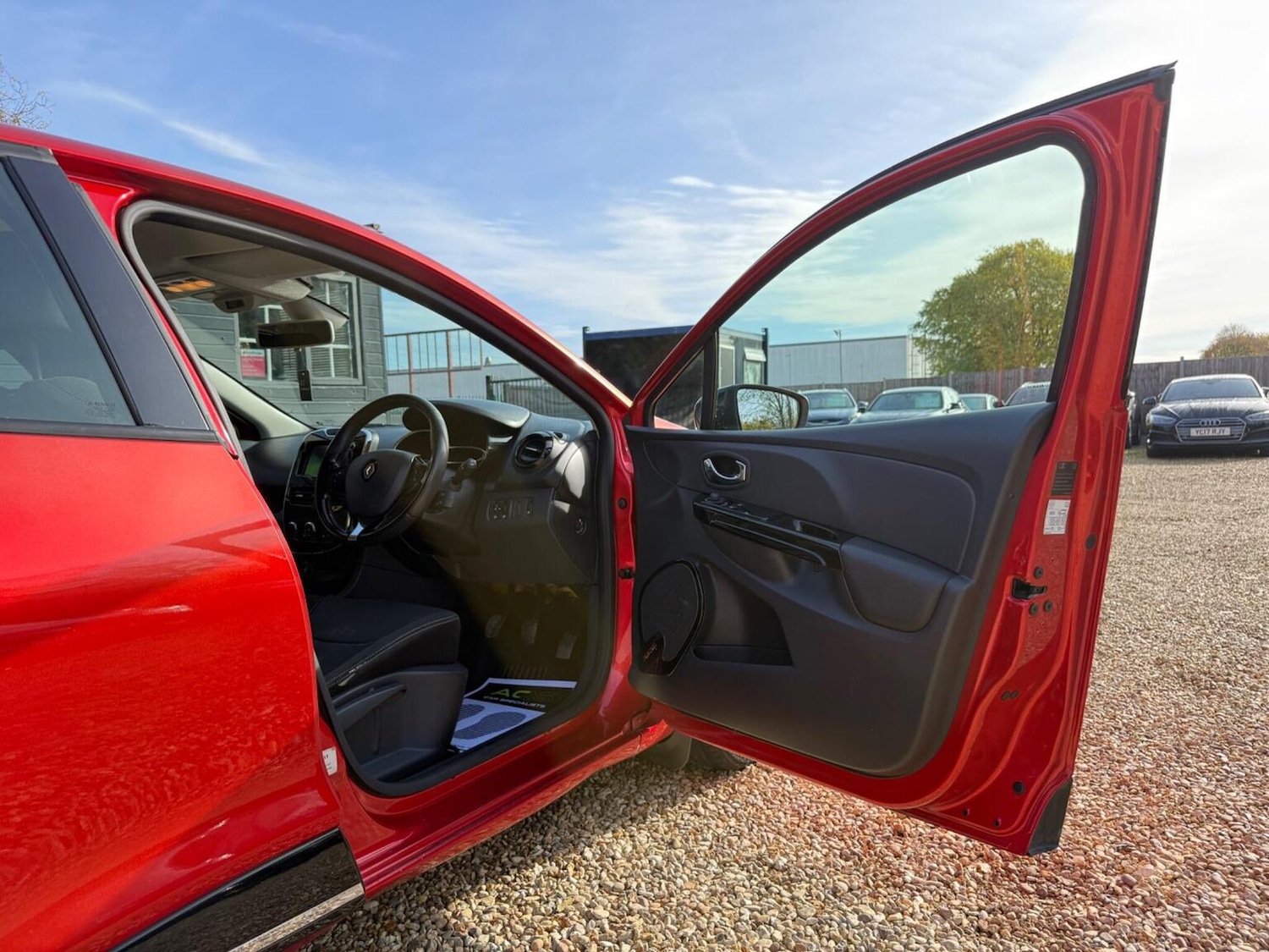 Used Renault Clio 2013 for sale - 76430951: Photo 20