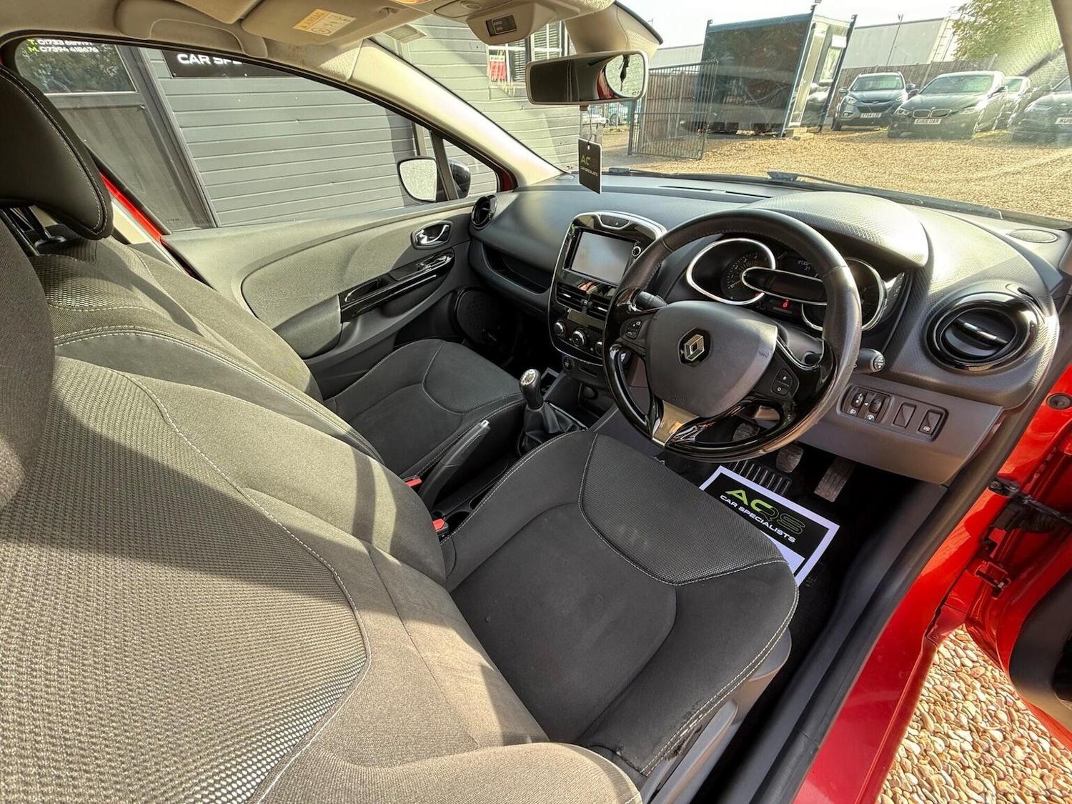 Used Renault Clio 2013 for sale - 76430951: Photo 23