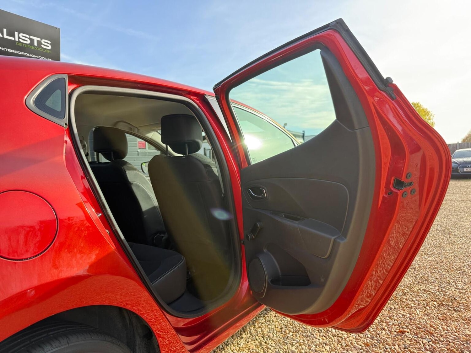 Used Renault Clio 2013 for sale - 76430951: Photo 24