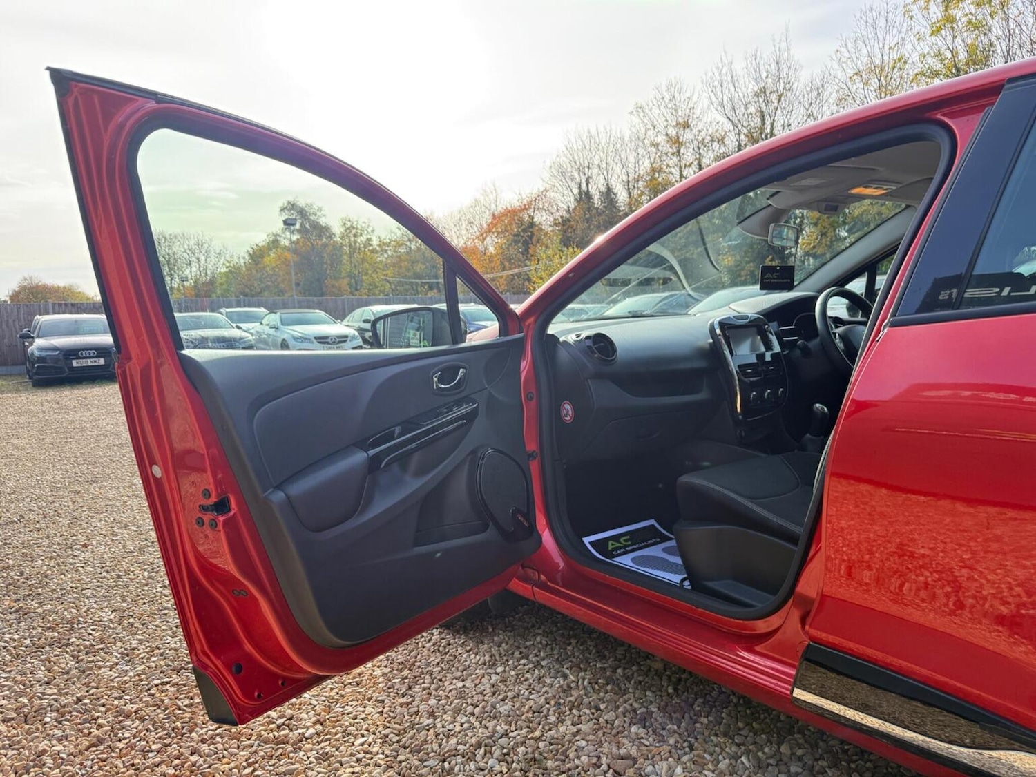 Used Renault Clio 2013 for sale - 76430951: Photo 33