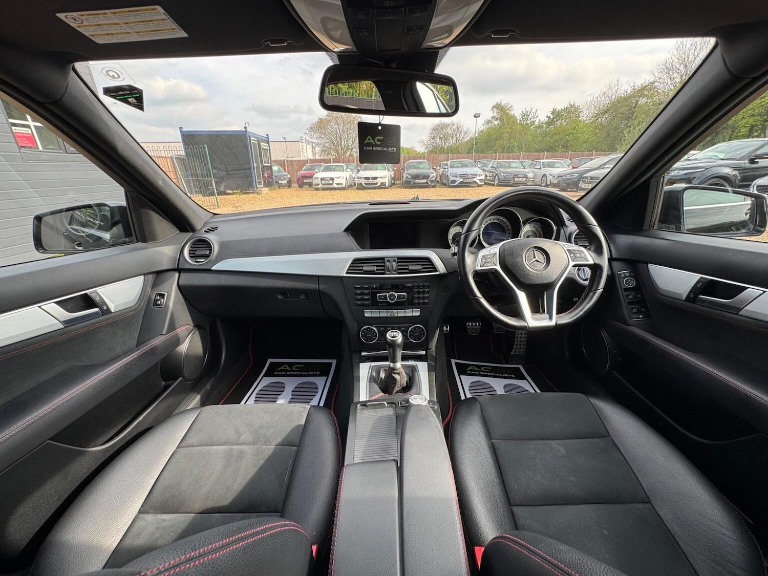 Used Mercedes-Benz C Class 2012 for sale - 77482271: Photo 2