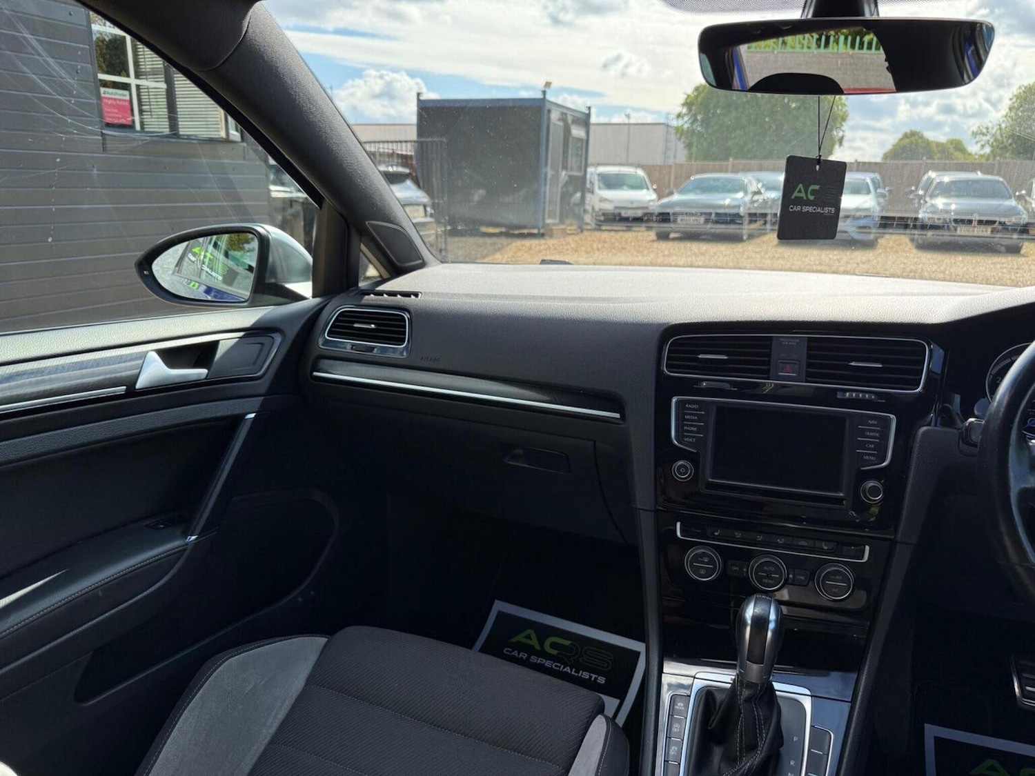 Used Volkswagen Golf 2016 for sale - 77464900: Photo 40