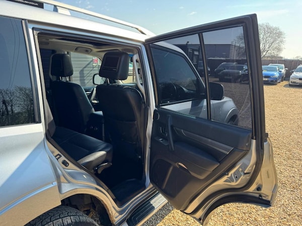 Used Mitsubishi Shogun 2010 for sale - 74671113: Photo 24