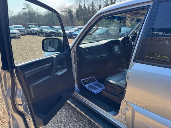 Used Mitsubishi Shogun 2010 for sale - 74671113: Photo 32