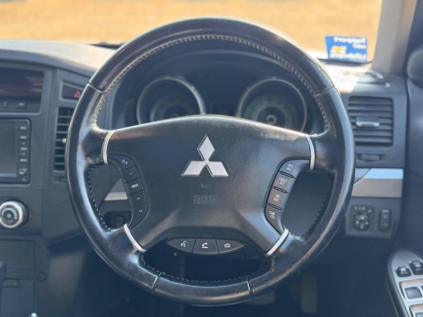 Used Mitsubishi Shogun 2010 for sale - 74671113: Photo 37