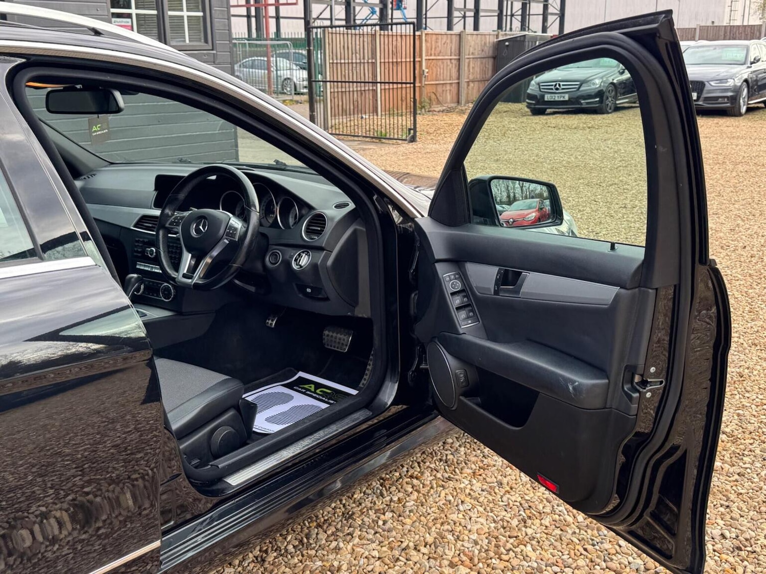 Used Mercedes-Benz C Class 2012 for sale - 76666157: Photo 19