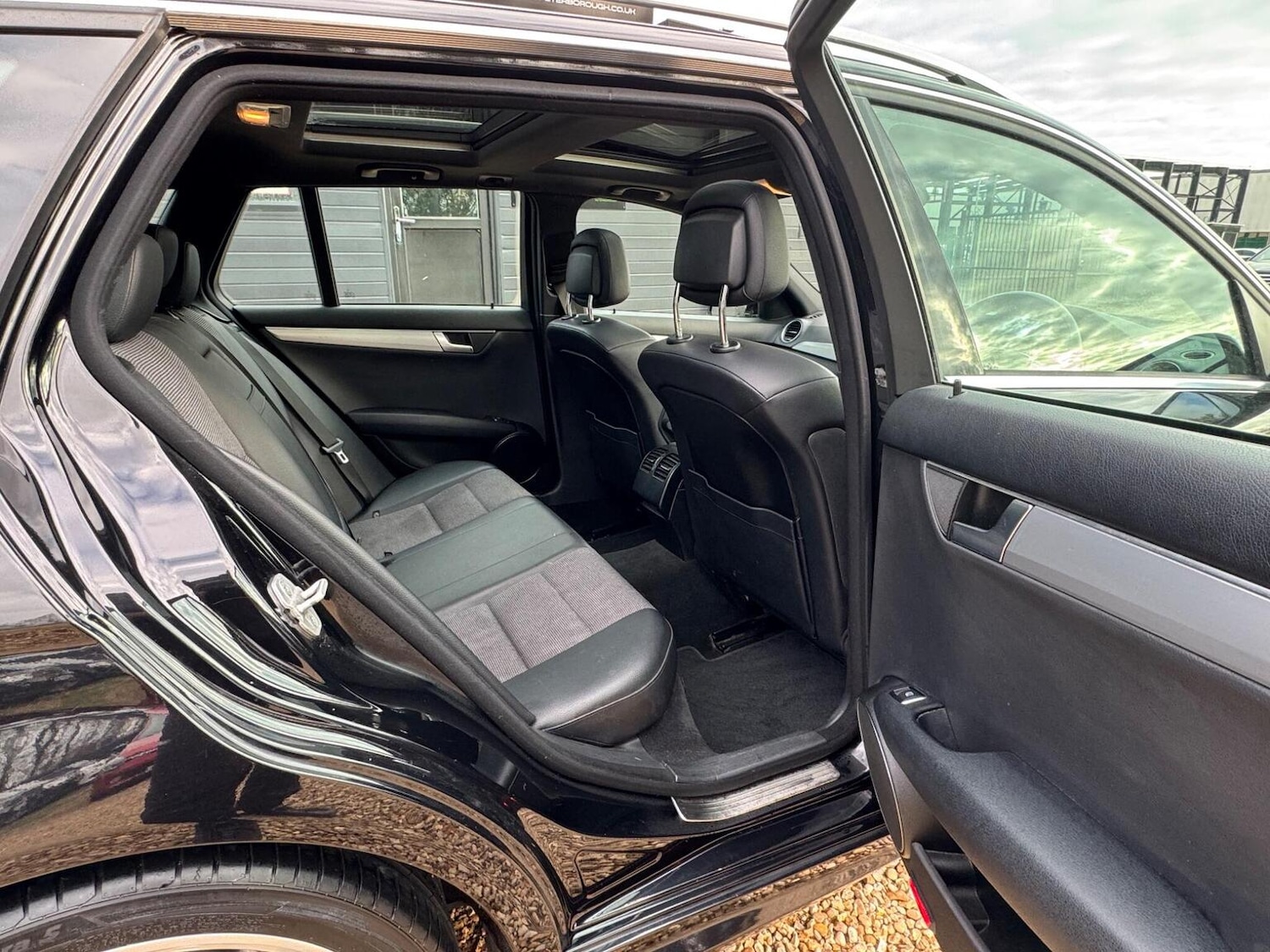 Used Mercedes-Benz C Class 2012 for sale - 76666157: Photo 23