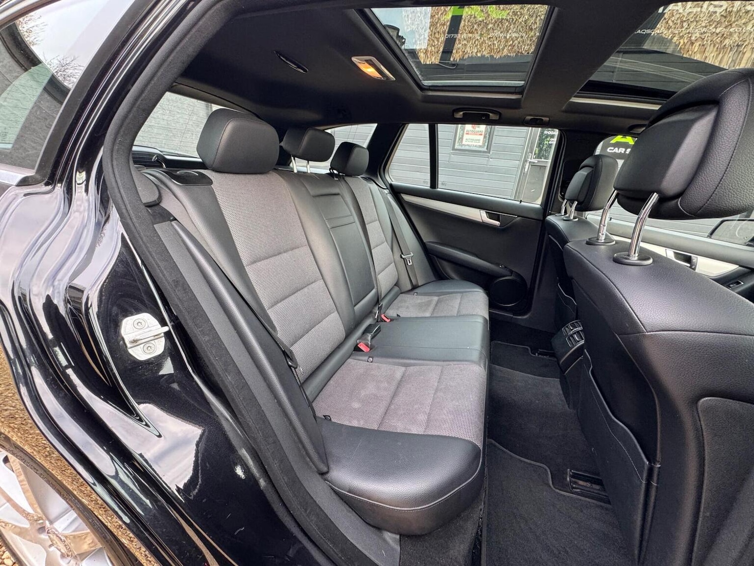 Used Mercedes-Benz C Class 2012 for sale - 76666157: Photo 24