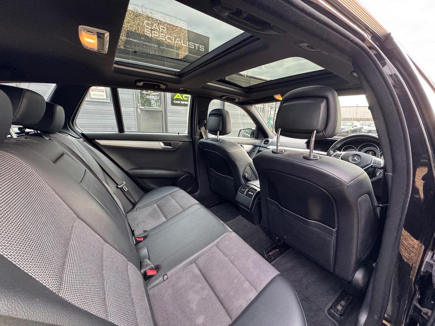 Used Mercedes-Benz C Class 2012 for sale - 76666157: Photo 25