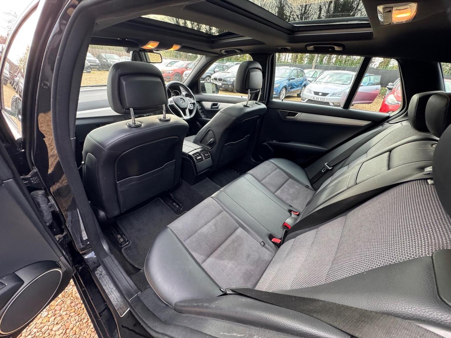 Used Mercedes-Benz C Class 2012 for sale - 76666157: Photo 31