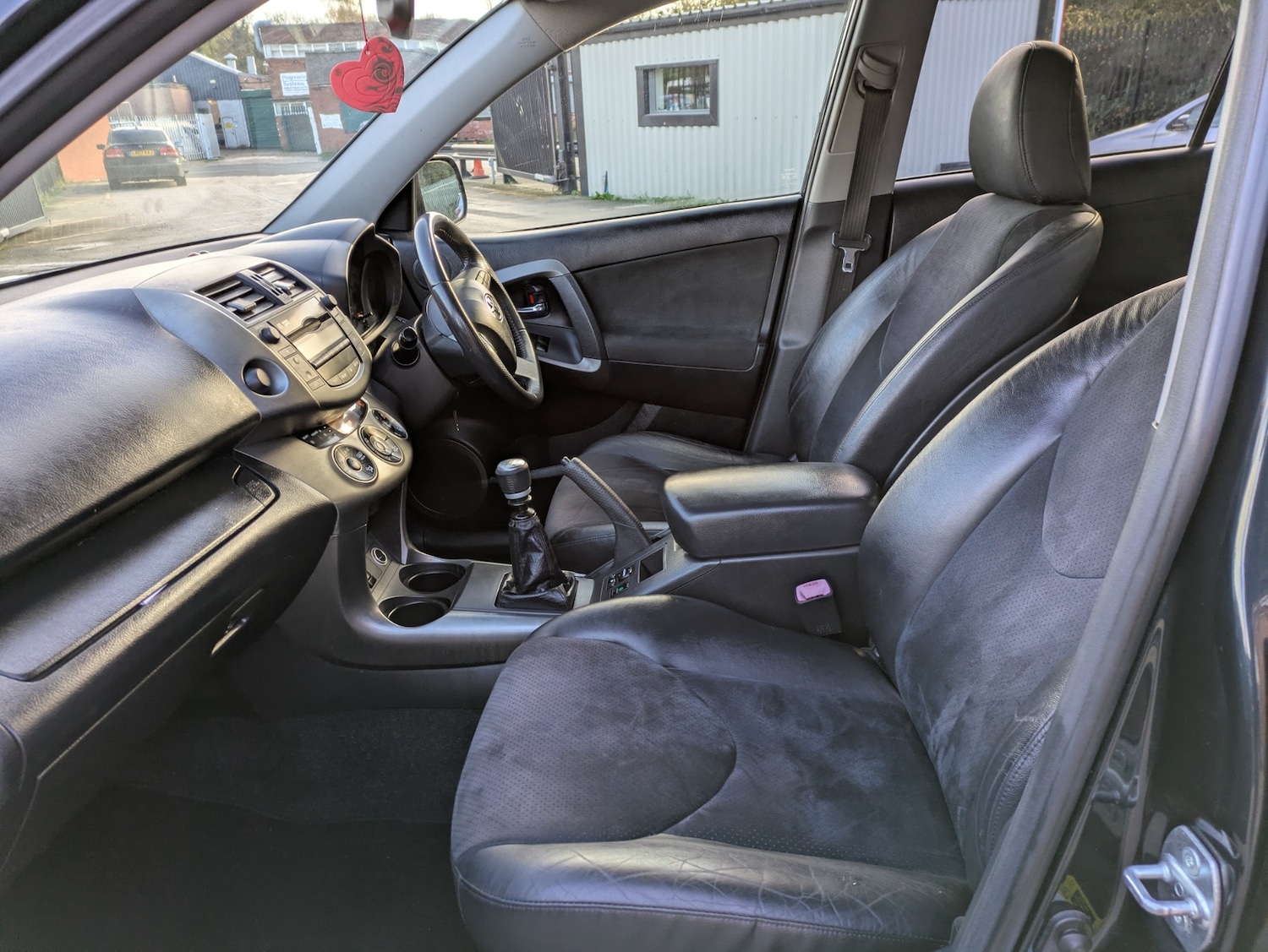 Used Toyota RAV4 2010 for sale - 76566477: Photo 17