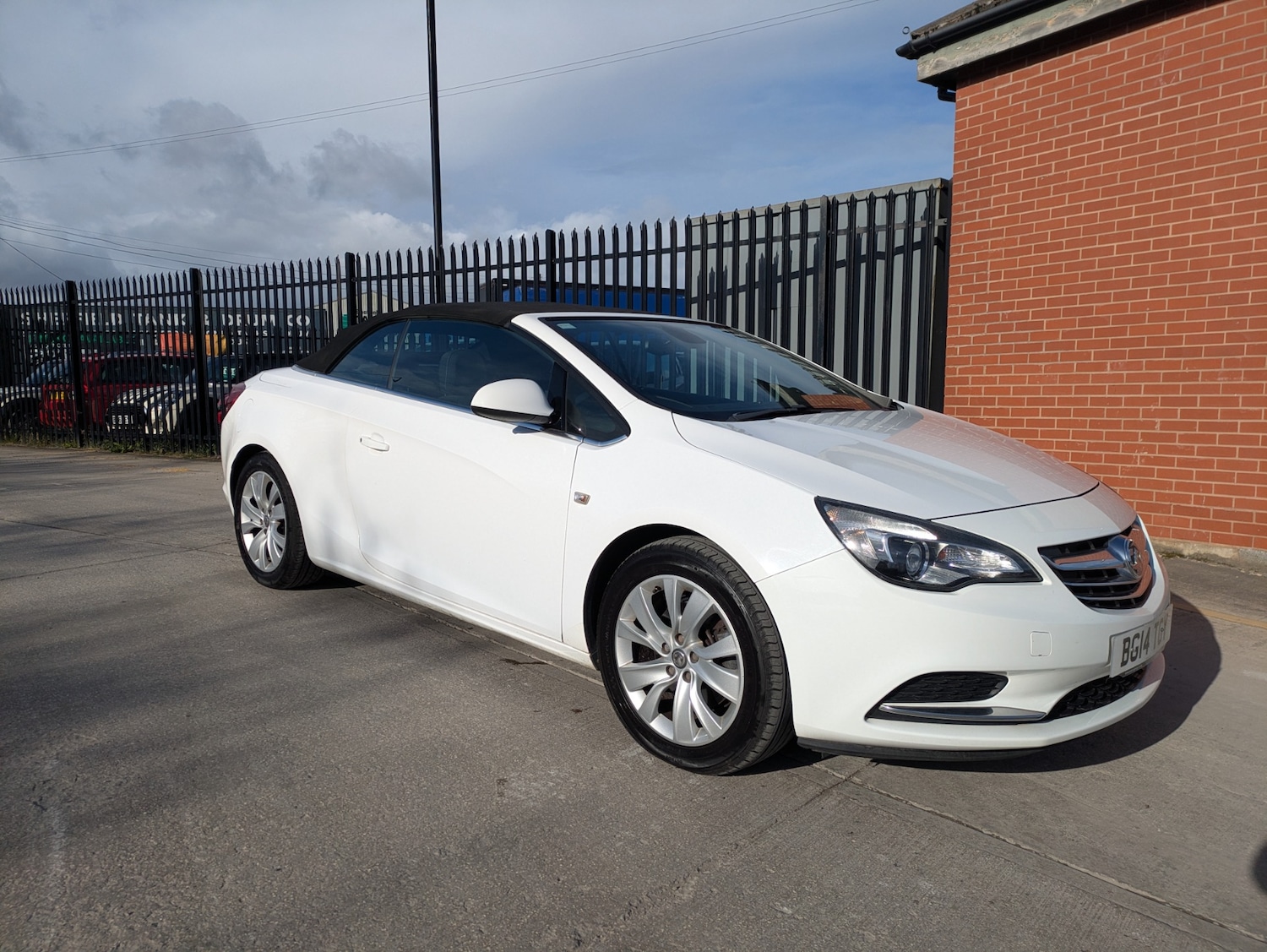 Used Vauxhall Cascada 2014 for sale - 78014782: Photo 16