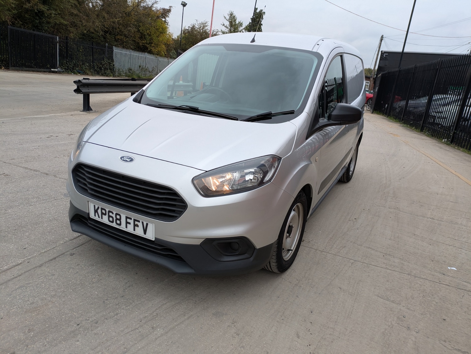 Used Ford Transit Courier 2018 for sale - 76290049: Photo 2