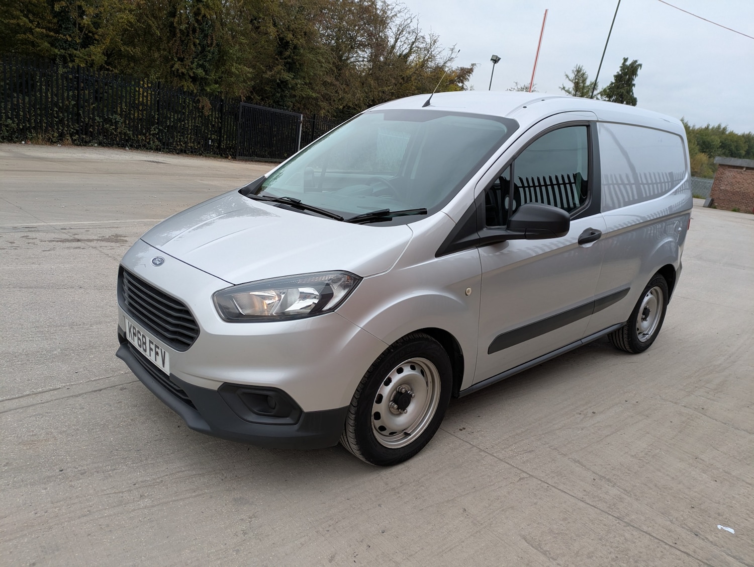 Used Ford Transit Courier 2018 for sale - 76290049: Photo 3