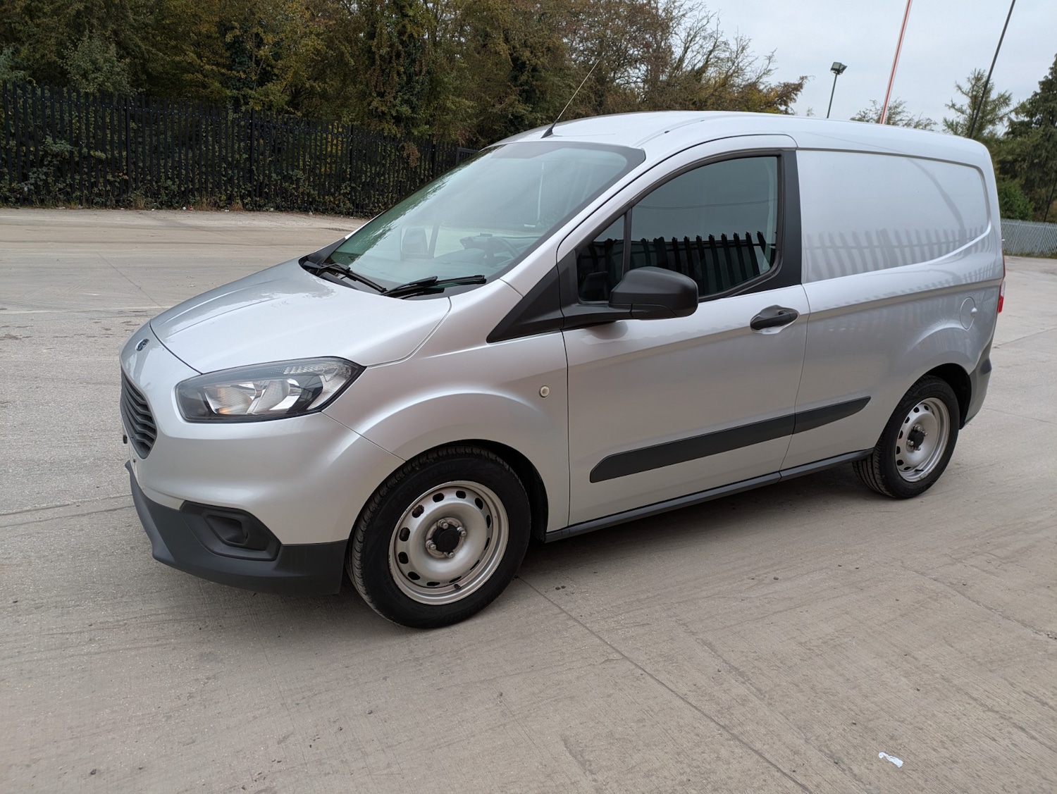 Used Ford Transit Courier 2018 for sale - 76290049: Photo 4