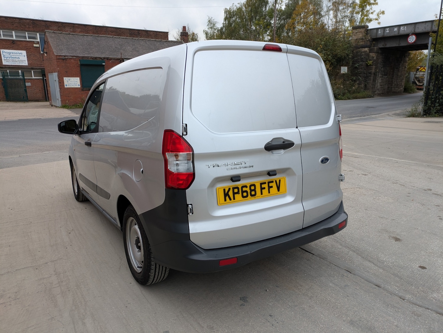 Used Ford Transit Courier 2018 for sale - 76290049: Photo 8