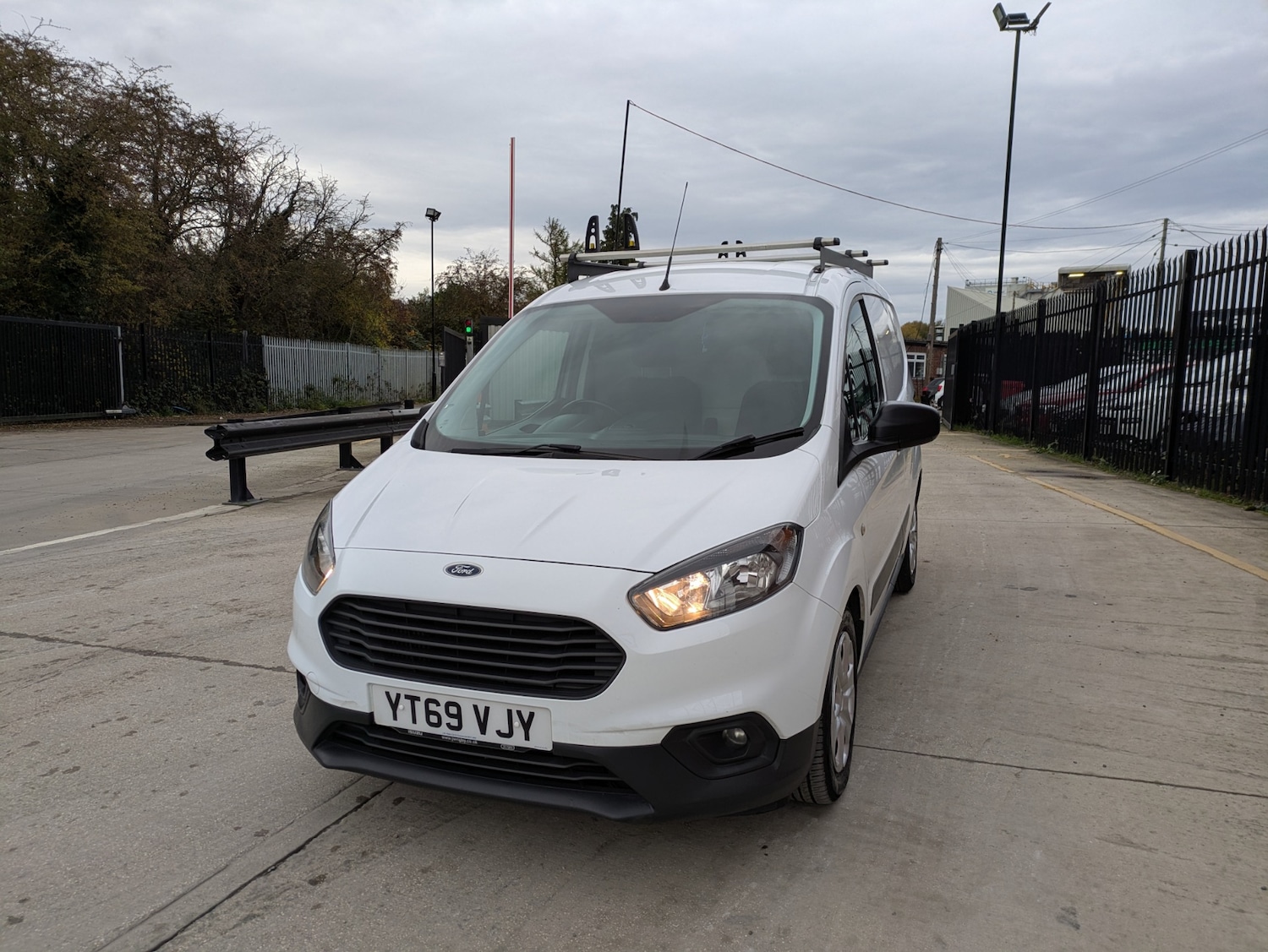 Used Ford Transit Courier 2019 for sale - 76490373: Photo 2