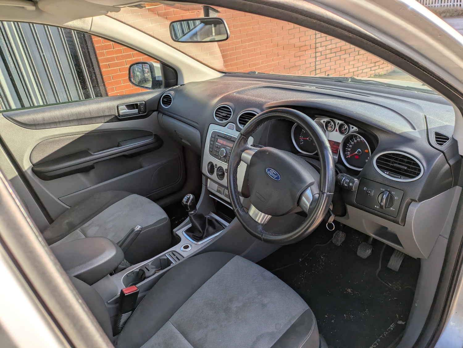 Used Ford Focus 2010 for sale - 77179535: Photo 16