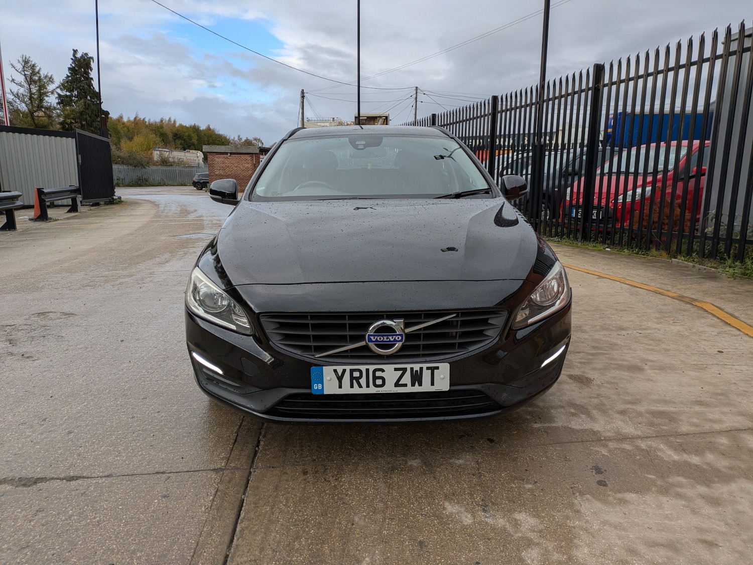 Used Volvo V60 2016 for sale - 76613546: Photo 1