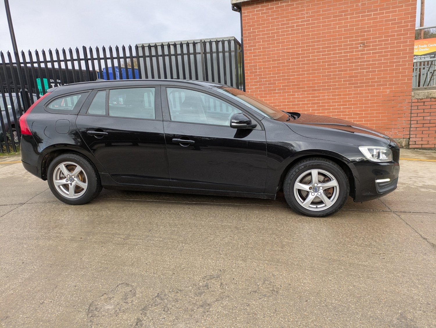 Used Volvo V60 2016 for sale - 76613546: Photo 12