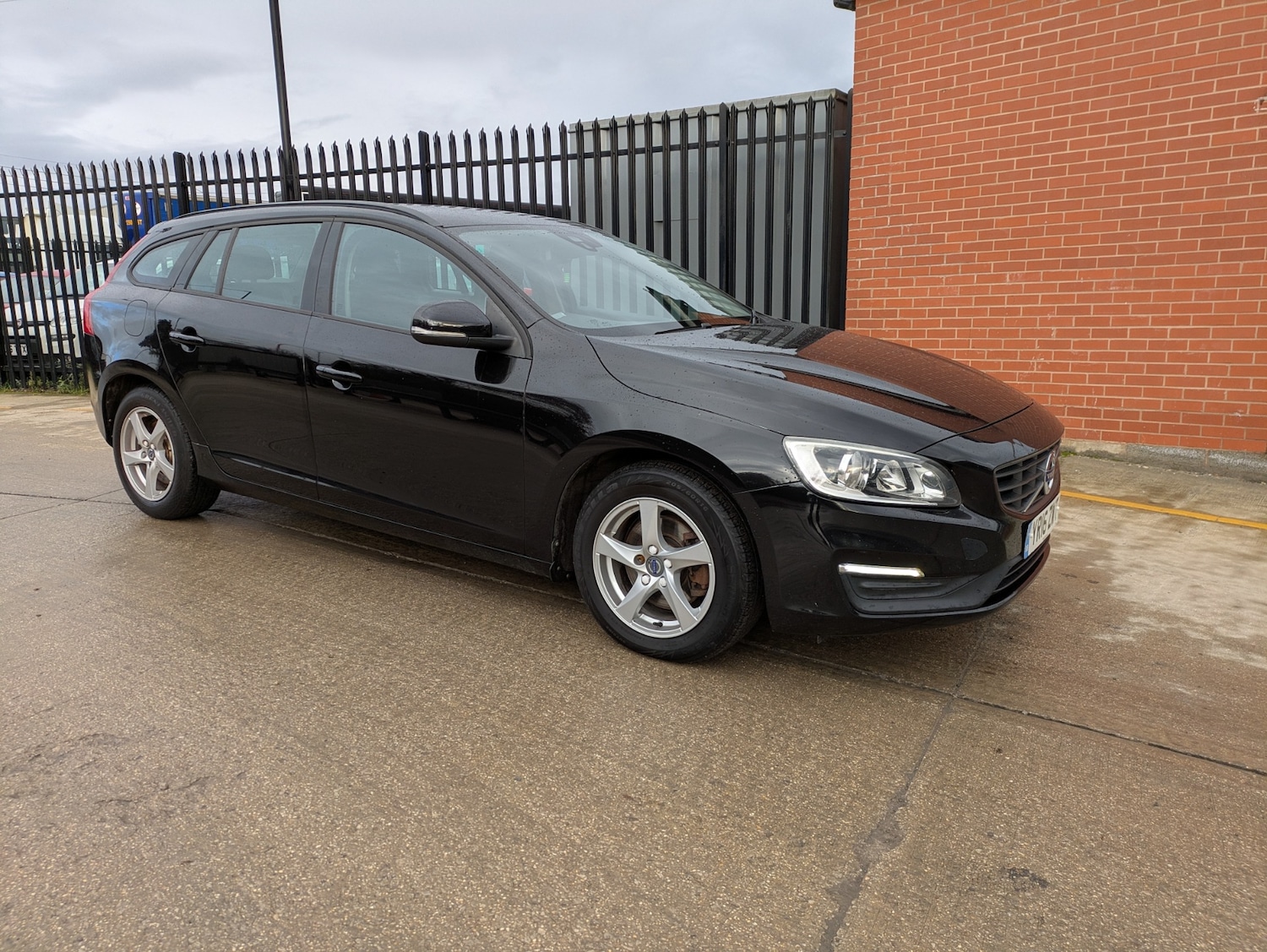 Used Volvo V60 2016 for sale - 76613546: Photo 13