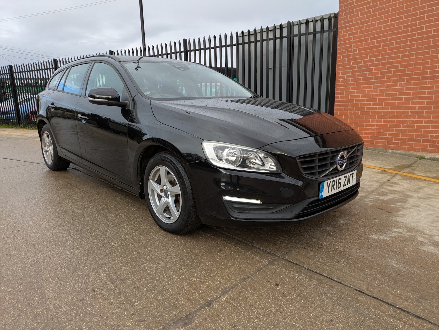 Used Volvo V60 2016 for sale - 76613546: Photo 14
