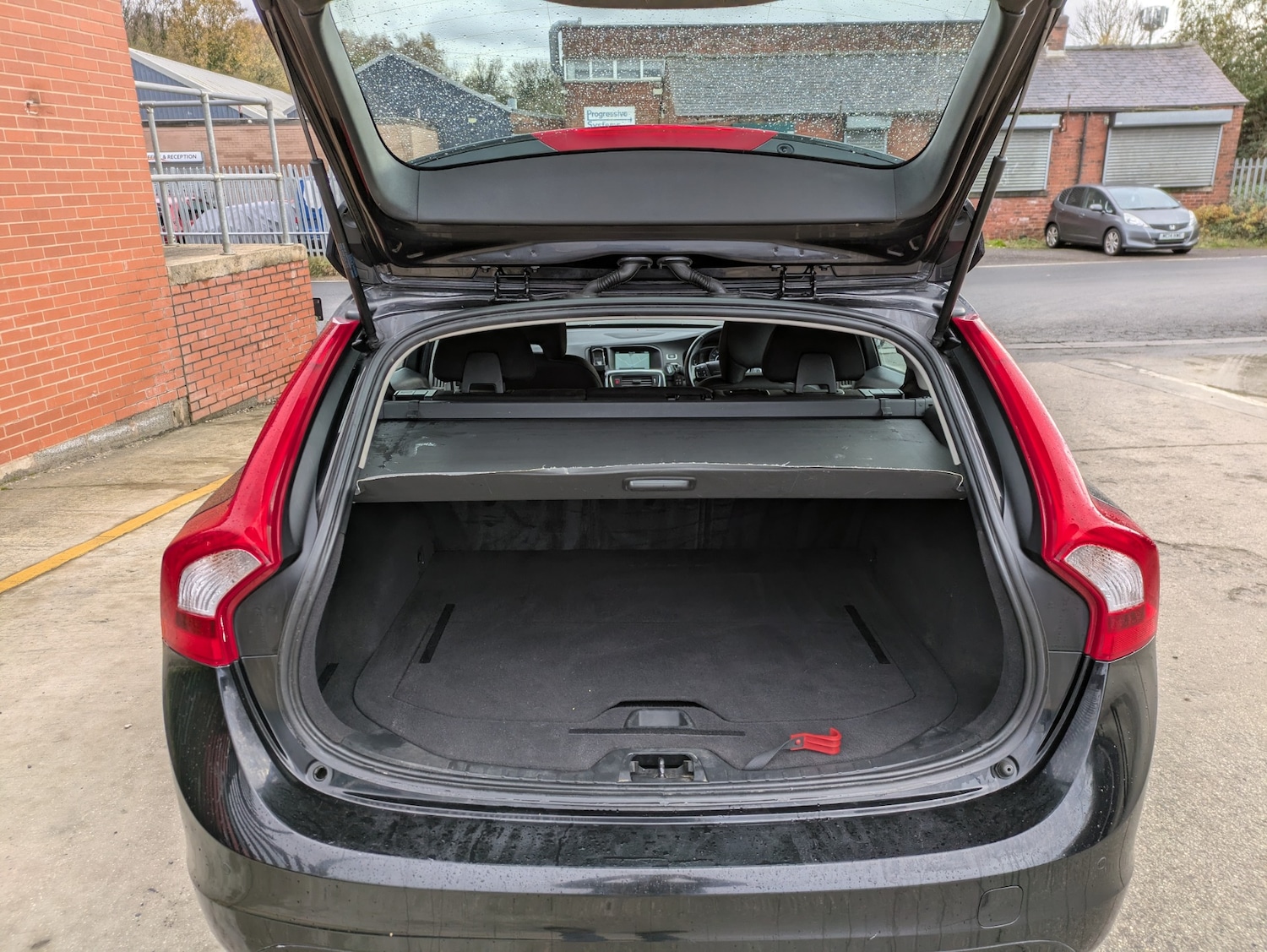 Used Volvo V60 2016 for sale - 76613546: Photo 15