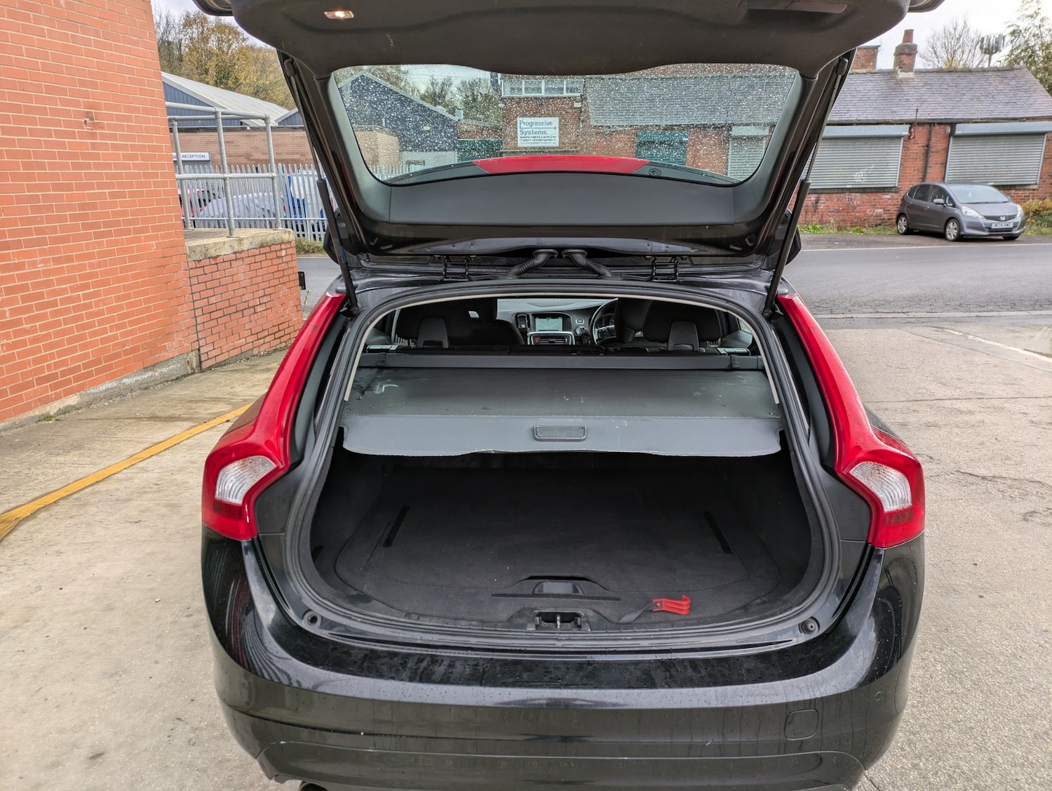 Used Volvo V60 2016 for sale - 76613546: Photo 16