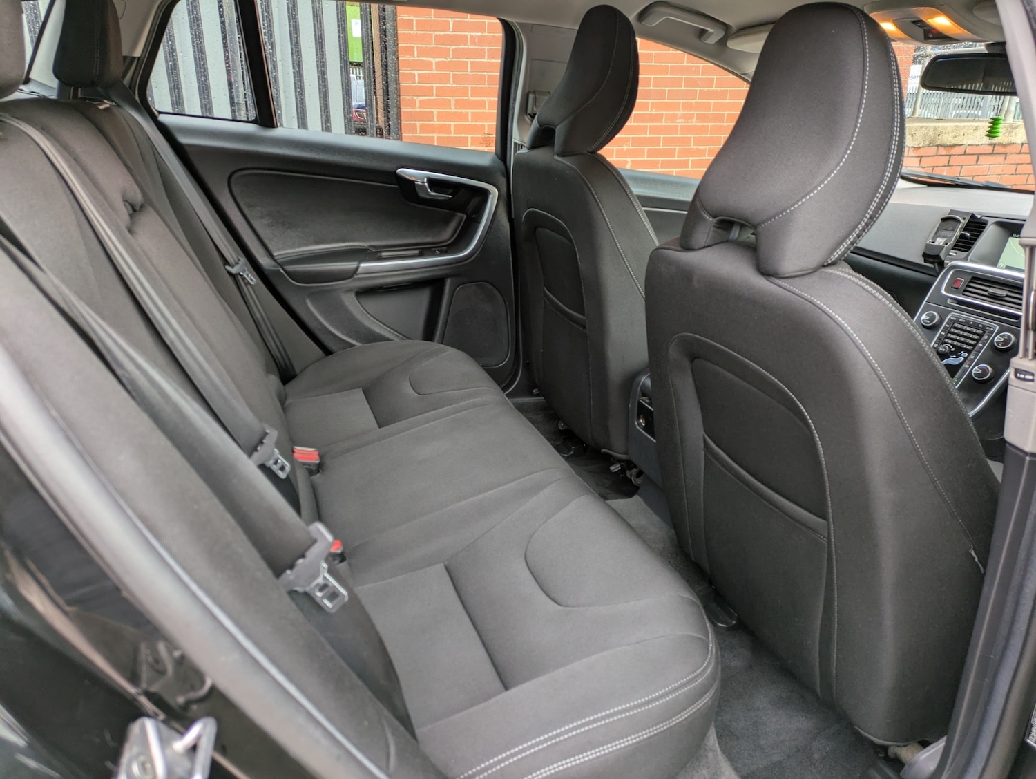 Used Volvo V60 2016 for sale - 76613546: Photo 17