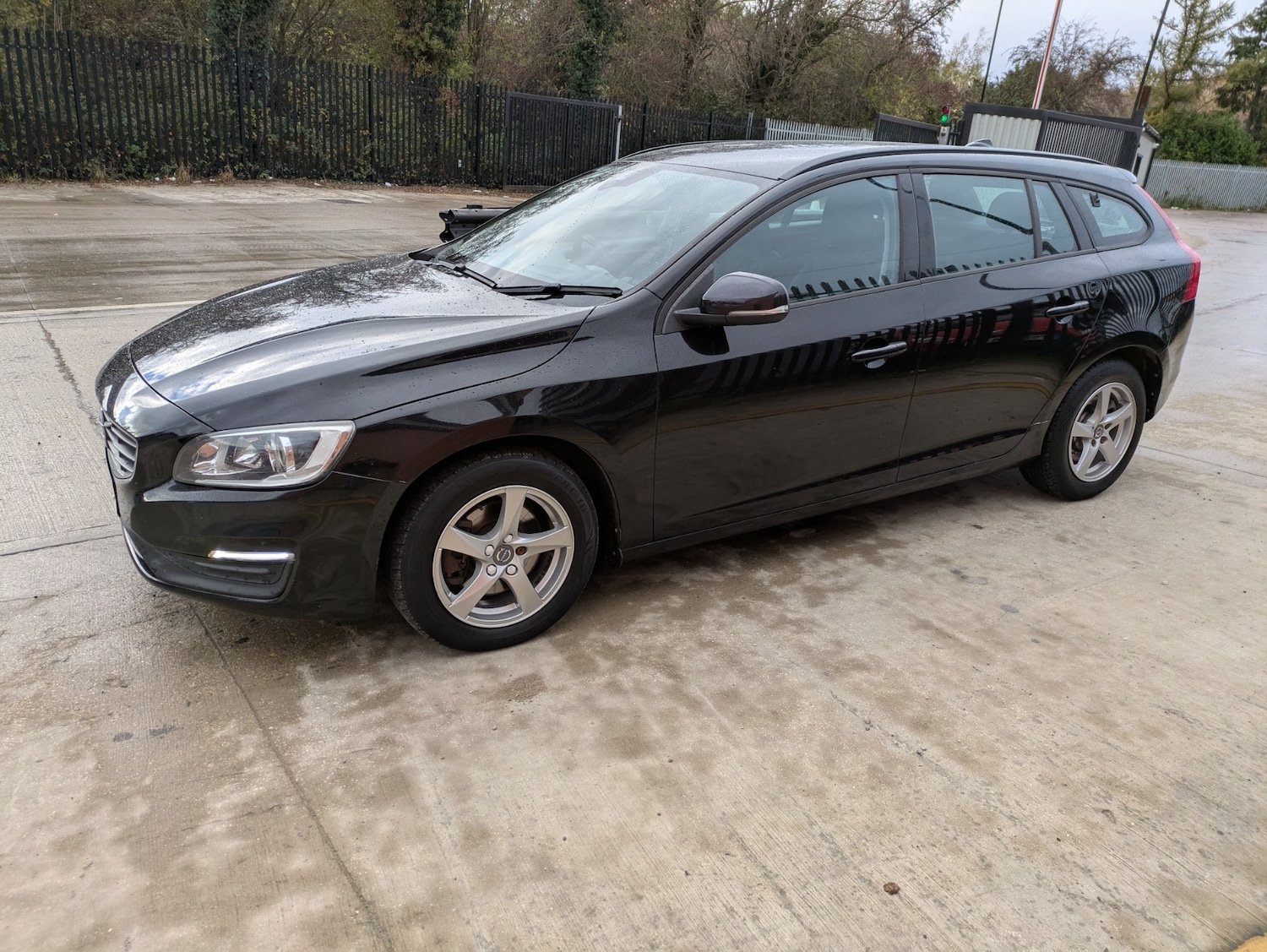 Used Volvo V60 2016 for sale - 76613546: Photo 4