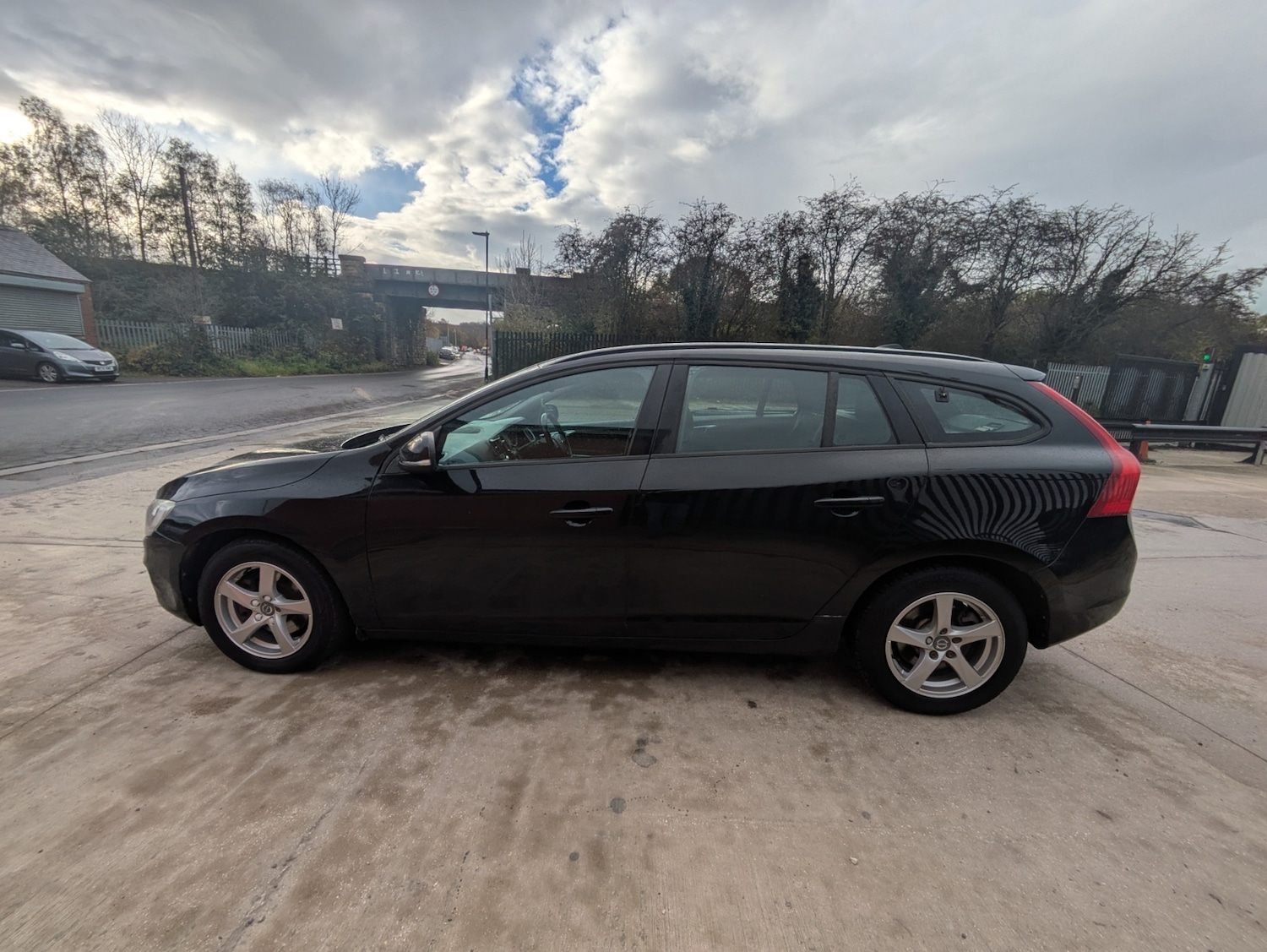 Used Volvo V60 2016 for sale - 76613546: Photo 5