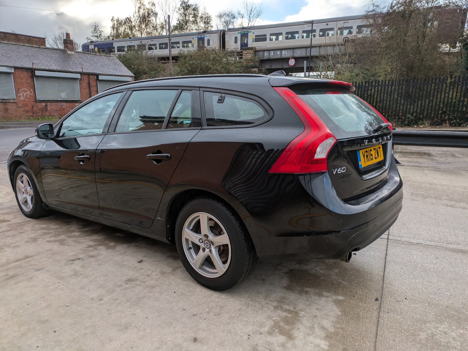 Used Volvo V60 2016 for sale - 76613546: Photo 6