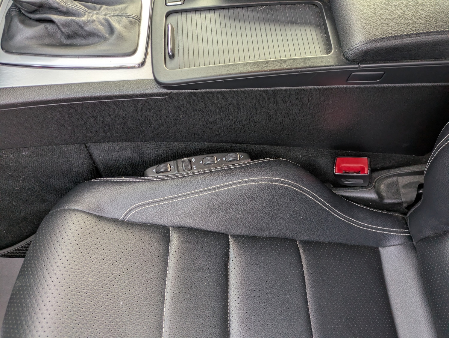 Used Mercedes-Benz E Class 2010 for sale - 77951621: Photo 26