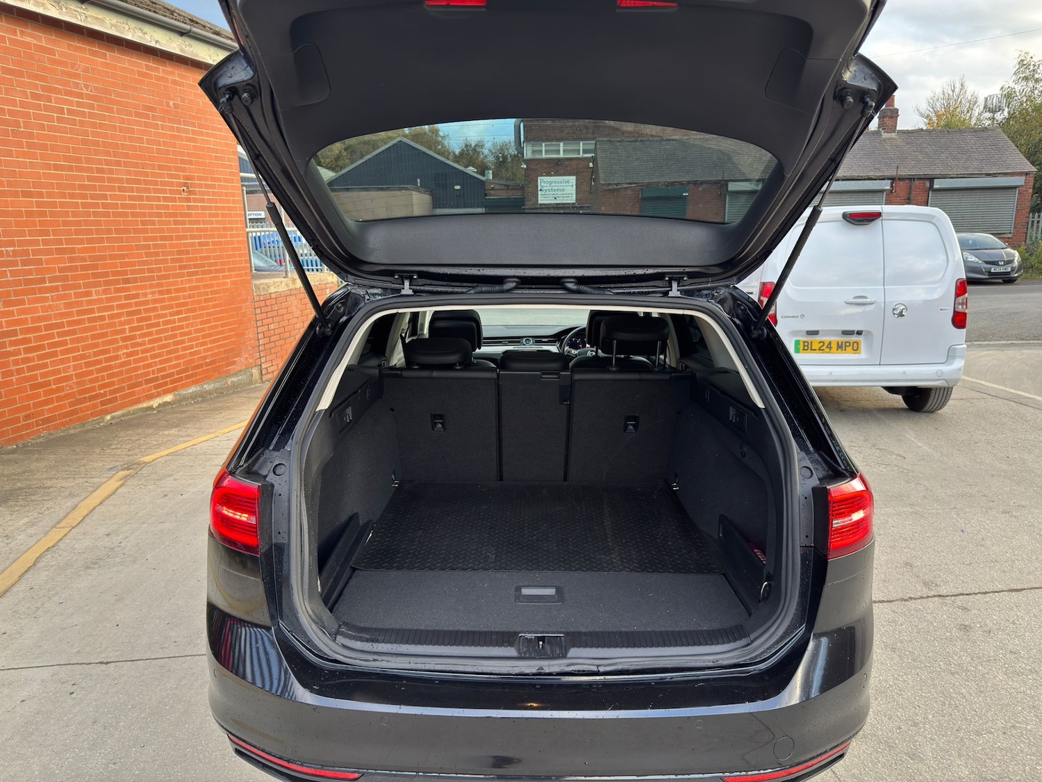 Used Volkswagen Passat 2019 for sale - 75995564: Photo 17