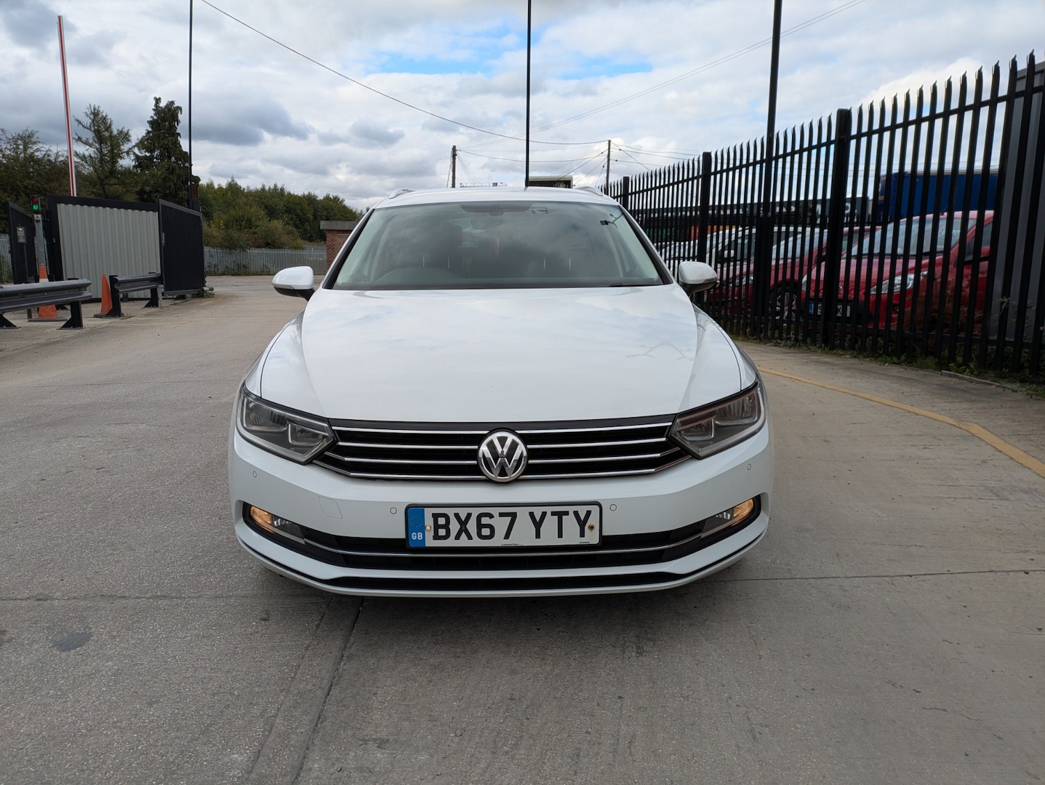 Used Volkswagen Passat 2017 for sale - 76056392: Photo 1