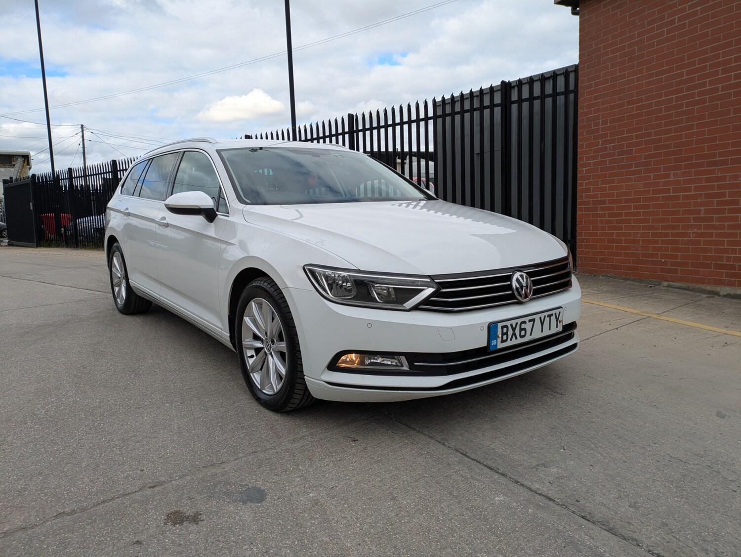 Used Volkswagen Passat 2017 for sale - 76056392: Photo 14