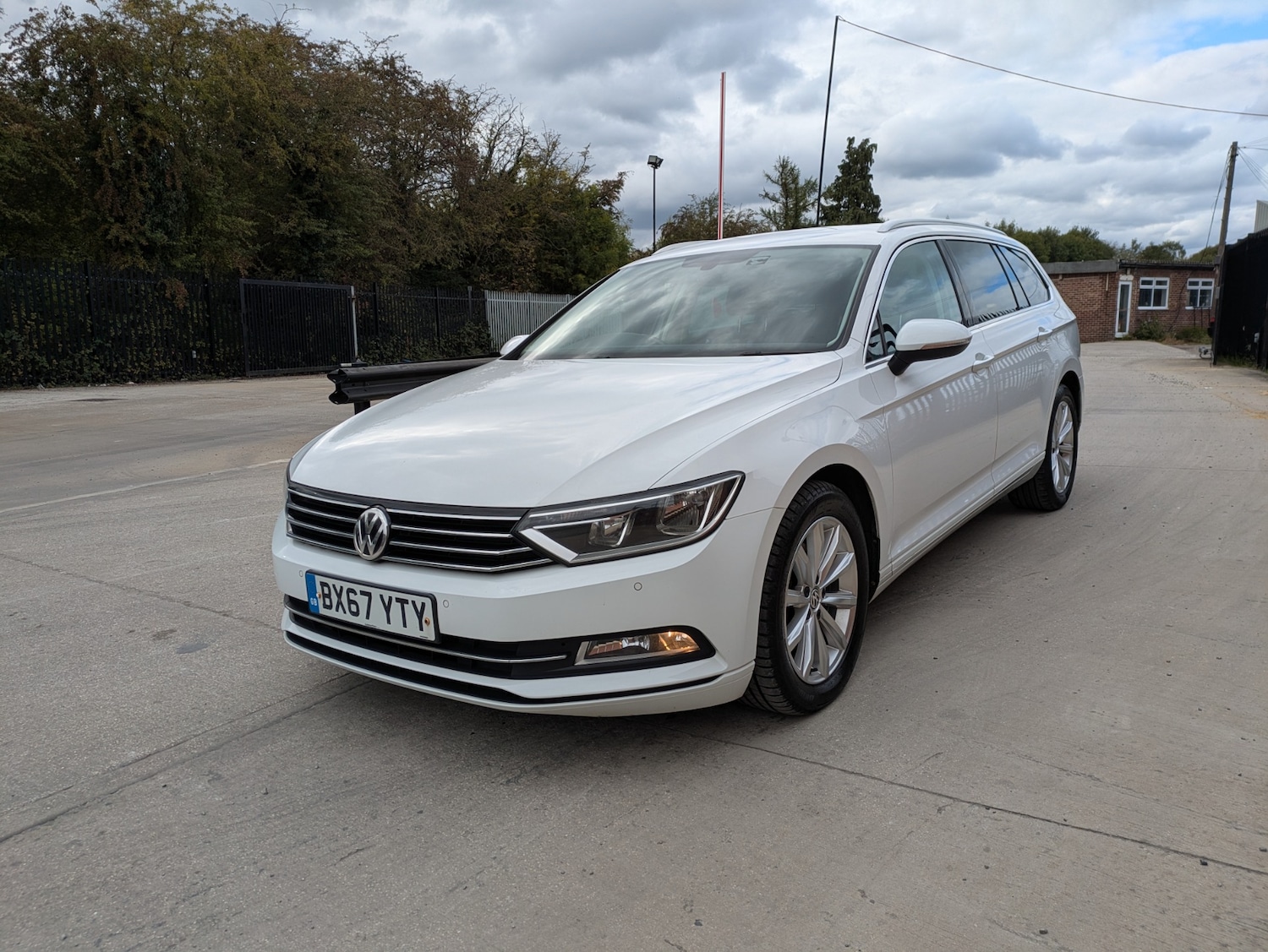 Used Volkswagen Passat 2017 for sale - 76056392: Photo 2