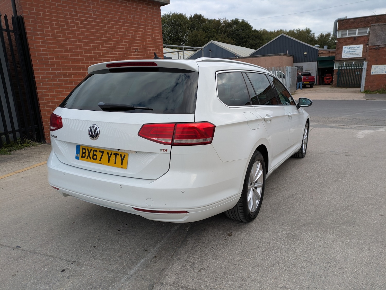 Used Volkswagen Passat 2017 for sale - 76056392: Photo 9