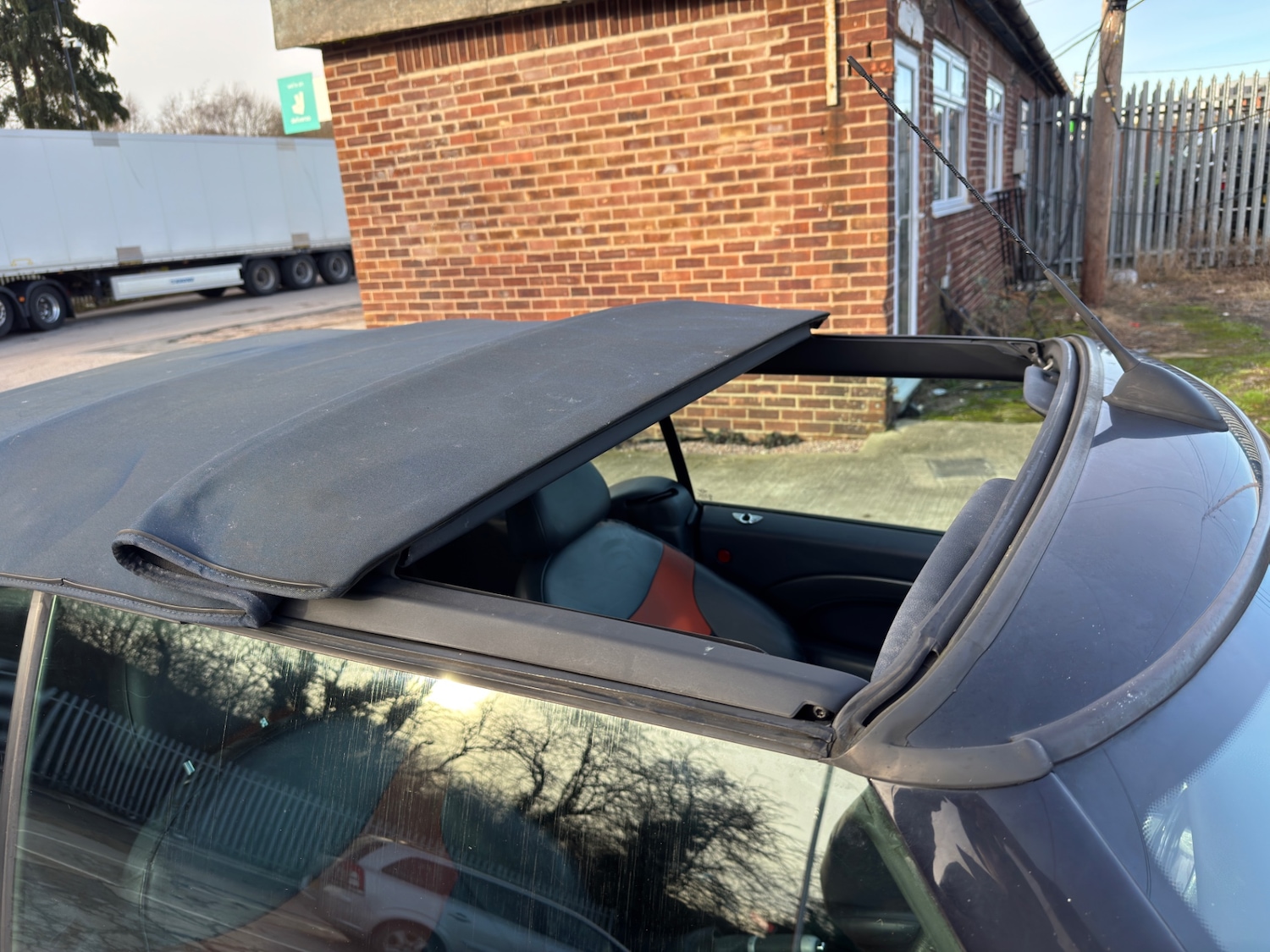 Used MINI Convertible 2006 for sale - 77556709: Photo 10