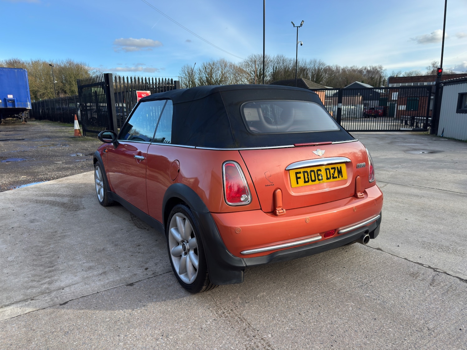Used MINI Convertible 2006 for sale - 77556709: Photo 2