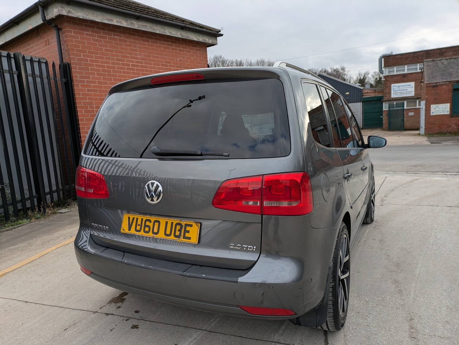 Used Volkswagen Touran 2010 for sale - 77663060: Photo 10