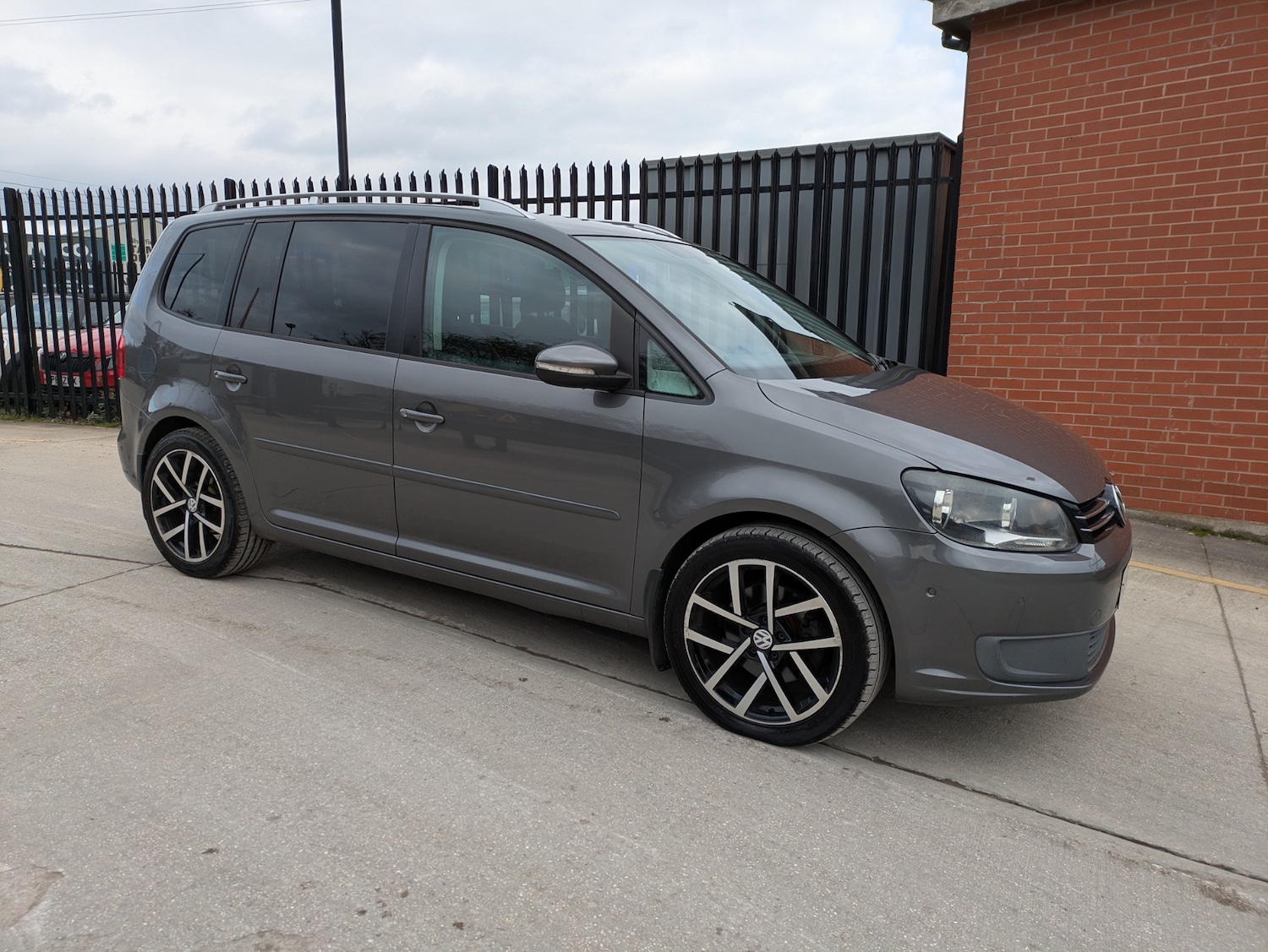 Used Volkswagen Touran 2010 for sale - 77663060: Photo 15