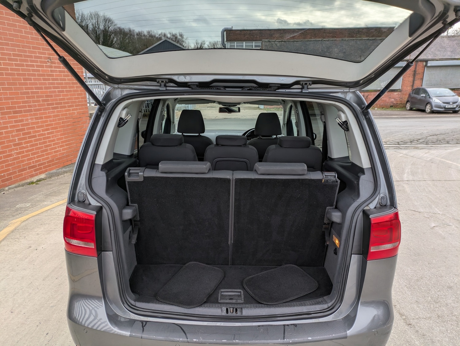 Used Volkswagen Touran 2010 for sale - 77663060: Photo 19