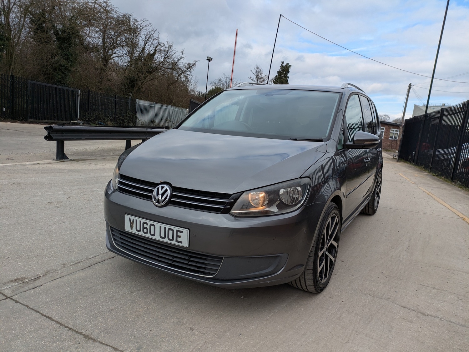 Used Volkswagen Touran 2010 for sale - 77663060: Photo 2