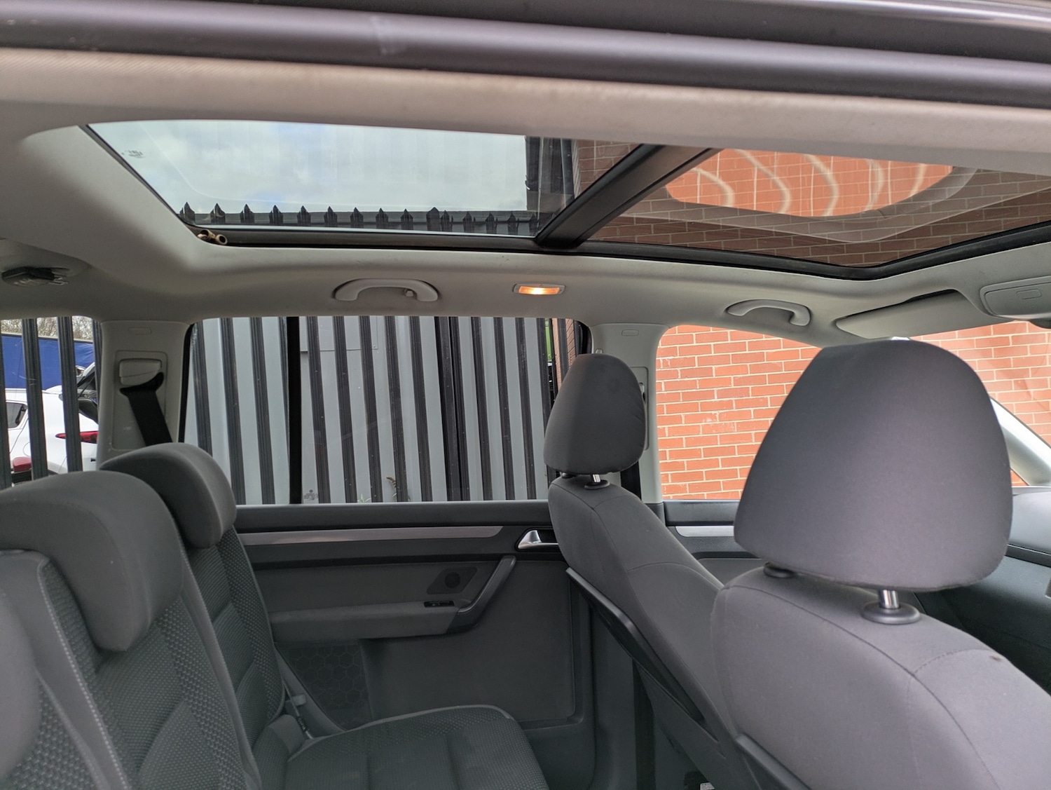 Used Volkswagen Touran 2010 for sale - 77663060: Photo 24