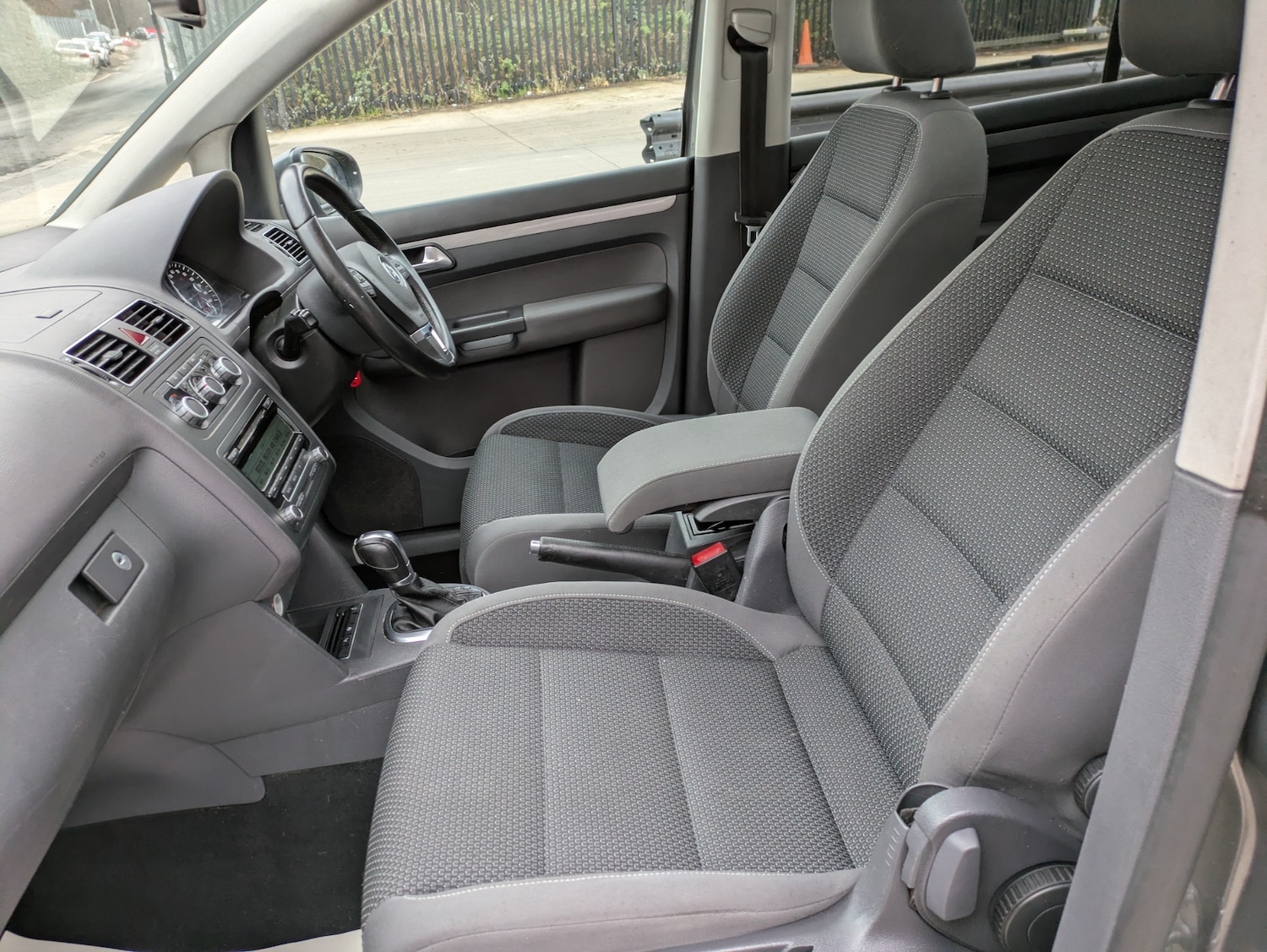 Used Volkswagen Touran 2010 for sale - 77663060: Photo 27