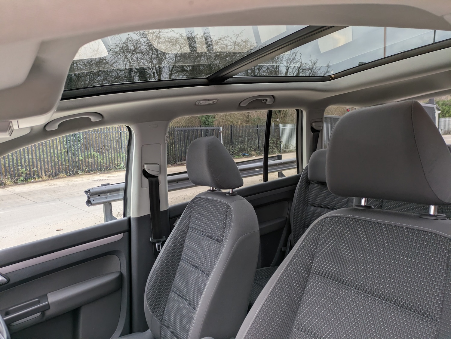 Used Volkswagen Touran 2010 for sale - 77663060: Photo 28