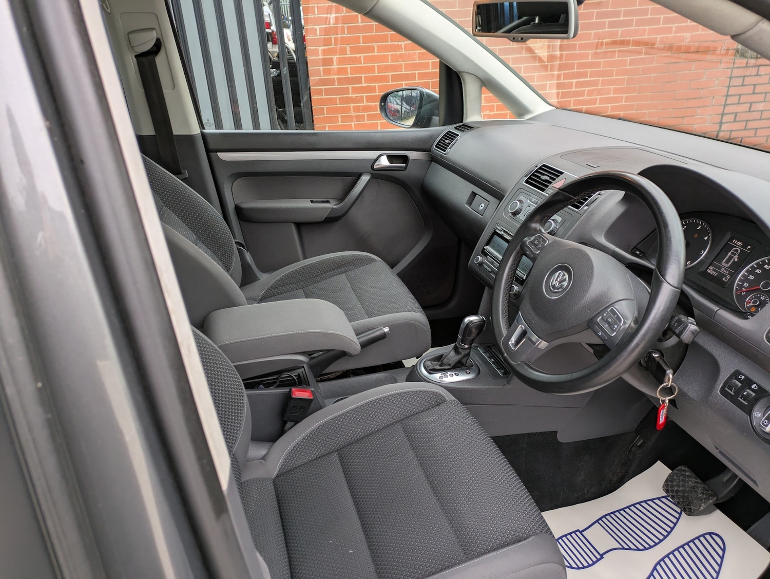 Used Volkswagen Touran 2010 for sale - 77663060: Photo 29