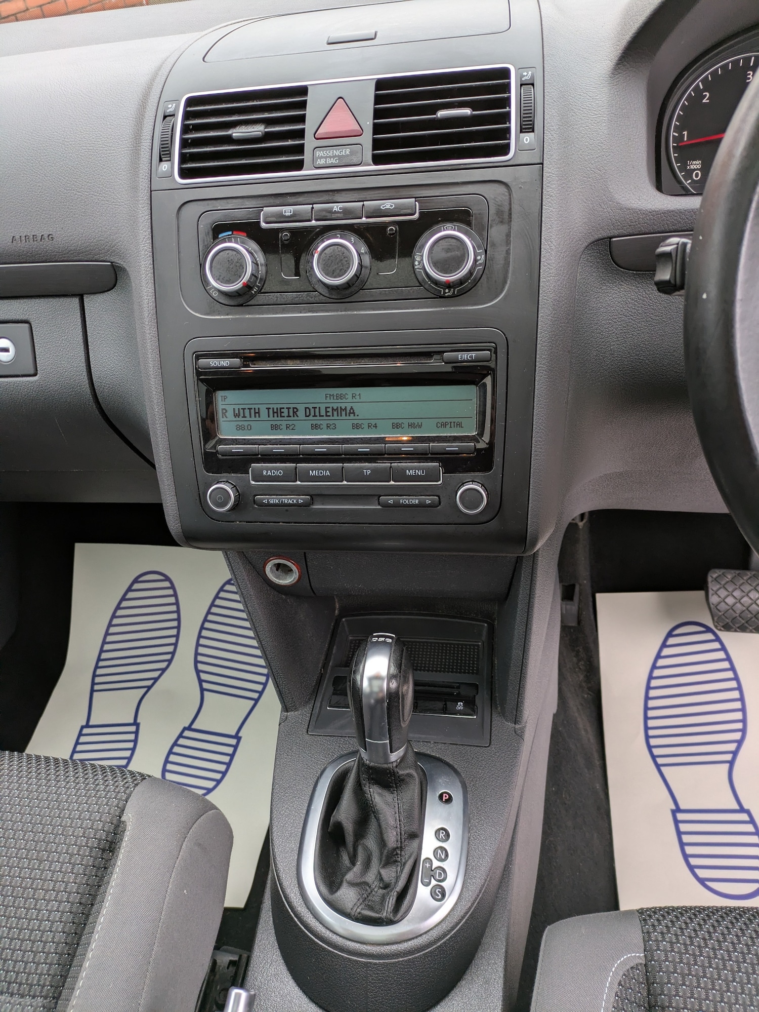 Used Volkswagen Touran 2010 for sale - 77663060: Photo 32