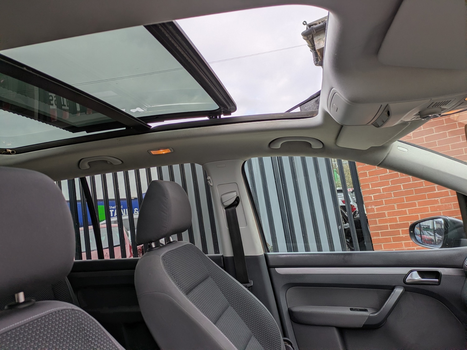 Used Volkswagen Touran 2010 for sale - 77663060: Photo 33